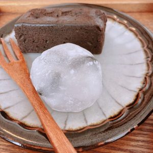 黒豆塩大福とガトーショコラ